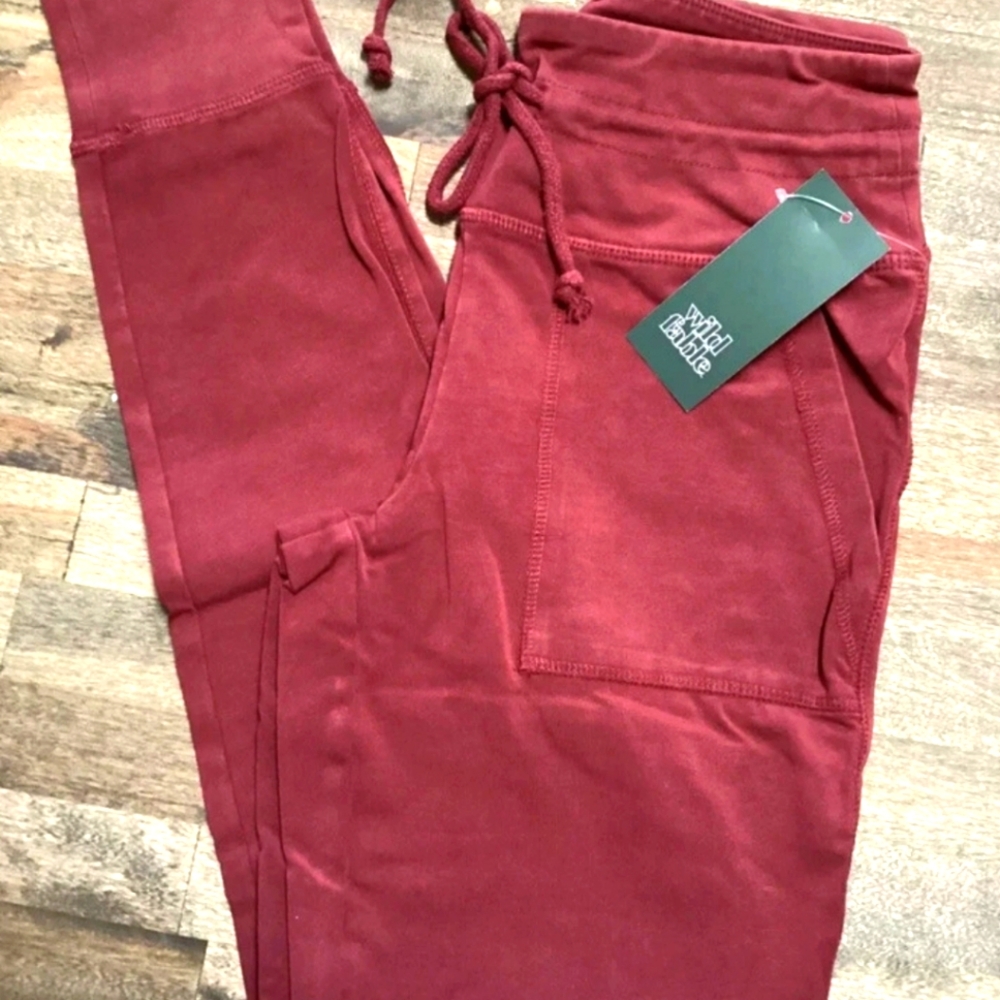 NWT  Wild Fable High Waist Berry Jogger pants Size XS